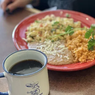 Huevos A La Mexicana y Cafe de Olla
