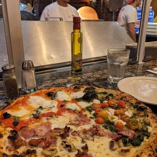 Italiana Pizza (1/3 margherita, 1/3 pesto, 1/3 pancetta) - Anne