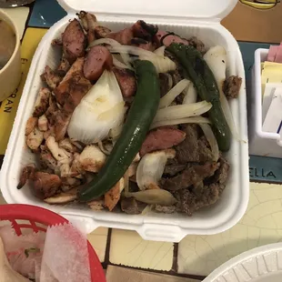 Paquete familiar. Bien rico y aunque no parece, es bastante comida.