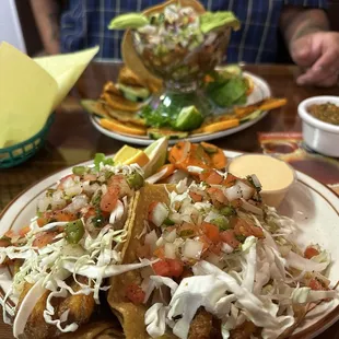 Ceviche de camarón and tacos de pescado