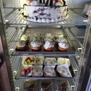 Cakes, cupcakes, jello and cheese cake