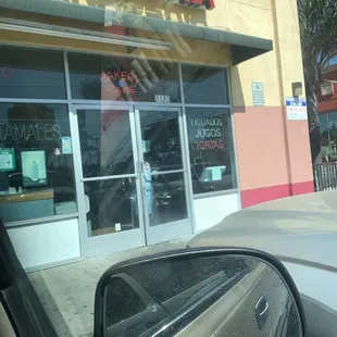 This lady&apos;s closed the panadería for 30 minutes and said they will open In 5 minutes