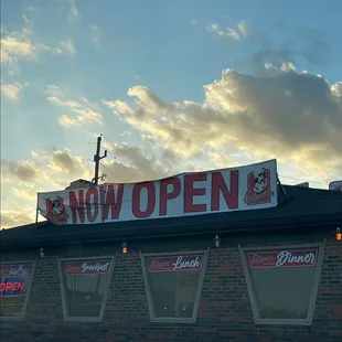 a sign on the roof of a restaurant