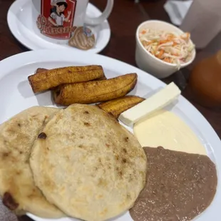 Desayuno pupusa with extra pupusa