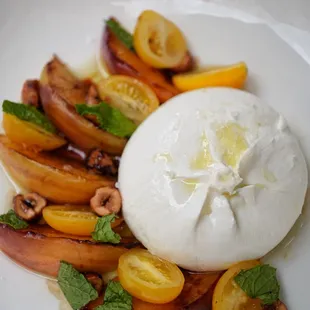 La Pecora Bianca Midtown Italian Restaurant - open Lunch, Weekend Brunch, Dinner with Fresh Pasta, Pizza. Great for Groups &amp; Private Events