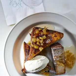 La Pecora Bianca SoHo Italian Restaurant. Lunch, Brunch, Dinner, Private Events, Group Dining, Outside Dining, Pasta, Wine, Vegetarian