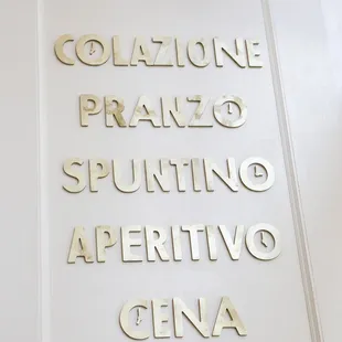Colazione. Pranzo. Spuntino. Aperitivo. Cena.