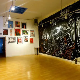 The Community Room hosts acoustic rehearsals, classes, workshops, small meetings and presentations.