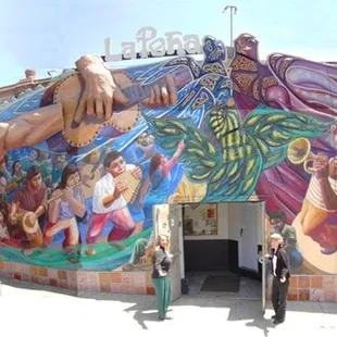 La Cancion de la Unidad/Song of Unity,  is one of the first acrylic, ceramic and paper mache collective murals in the Bay Area. 