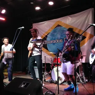 Namorados da Lua performing at La Pena