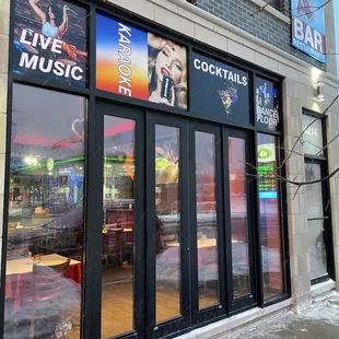 the outside of the restaurant