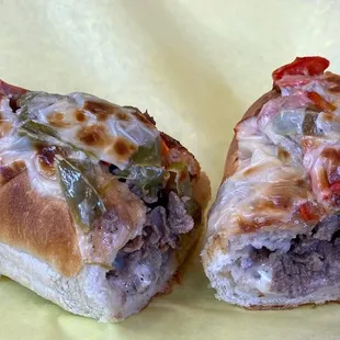 IL FILADELFIA (Philly cheese-steak) 
Tender fine sliced ribeye steak, melted American Swiss cheese, roasted bell peppers.