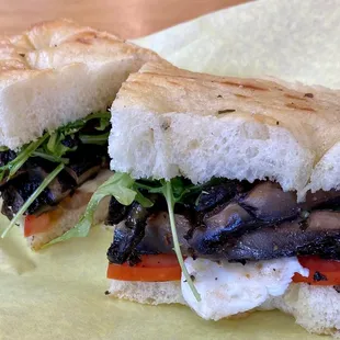 PORTOBELLO MUSHROOM ON FOCACCIA
Sautéed Portobello Mushrooms, mozzarella, tomato, oregano, arugula