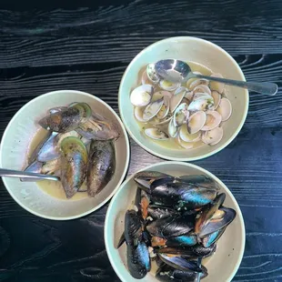 Some yummy oysters &amp; muscles