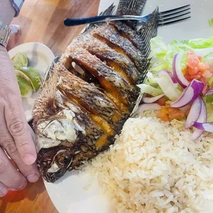 Mojarra Frita al Mojo de Ajo