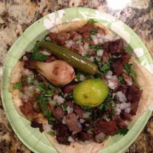 tacos de lengua, carne con chile verde. Meow, meow