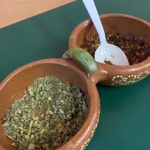 Chile molido and Oregano.