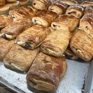Pan dulce with cream cheese and blackberry filling