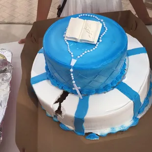 Worst cake done by la perks tapatia in Turlock.