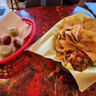 Chips and pico de gallo