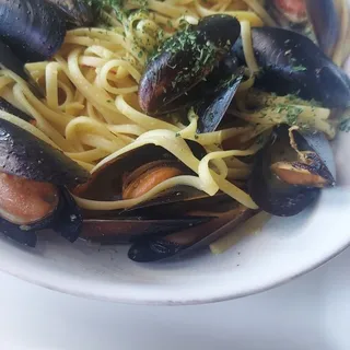 Linguini with Mussels