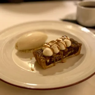 Pecan tart with vanilla ice cream