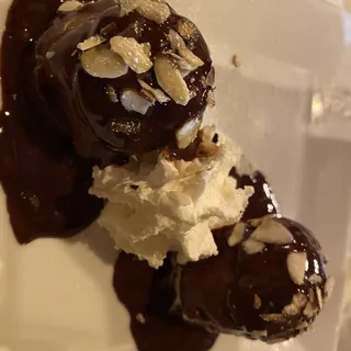 Profiterolles Special