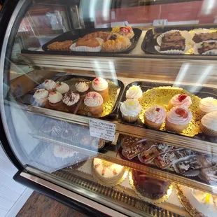 Cupcakes, Cakes and Pastries. 9/25/2020