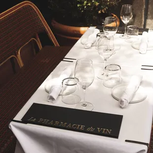 Savor lunch under LA's sunlit sky at this sophisticated outdoor wine and dine venue.