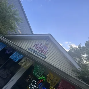 the outside of a restaurant