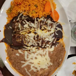 Mole enchiladas