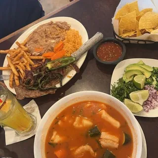 Caldo de Pescado y Camaron