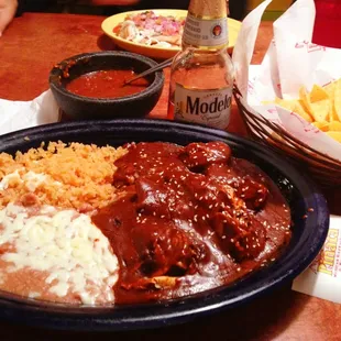 The National Dish of Mexico, Gallina en Mole
