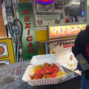 La piñata Takos con (K)  bien bien bueno todo  Hot Cheetos  steak fries es algo de lo mejor