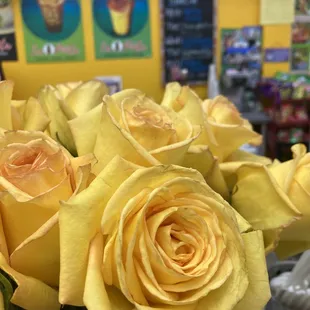 a bouquet of yellow roses