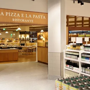 Entrance to La Pizza &amp; La Pasta