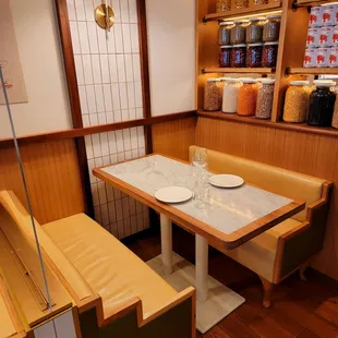Alcove dining area booth, &quot;La Pizza &amp; La Pasta&quot; restaurant, 1st floor, inside Eataly Italian grocery market &amp; bazaar.