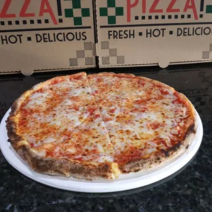 a cheese pizza on a plate