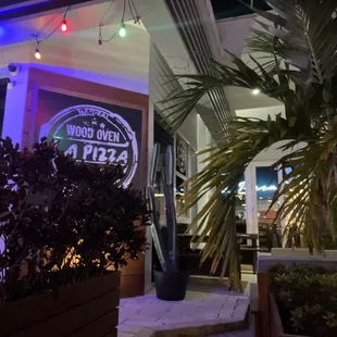 the outside of a restaurant at night