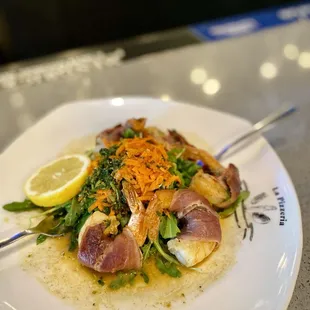 prosciutto gamberoni 24 prosciutto wrapped prawns over arugula salad with lemon dressing