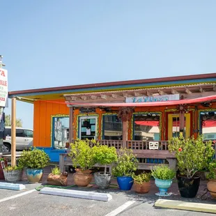 the outside of the restaurant