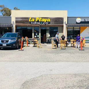 the outside of a restaurant