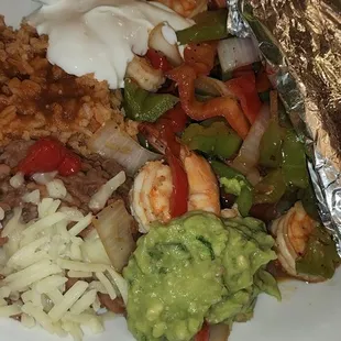 Prawn fajita plate with refried beans