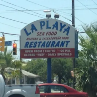 La Playa sign