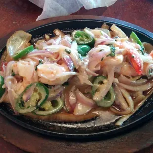 Grilled shrimp with jalapeños, onions and garlic.