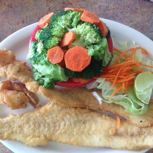 Lunch combination plate, 2 fish filets &amp; 2 shrimp. Substituted rice for veggies.