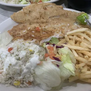 Pescado Plancha, rice, fries, special sauce