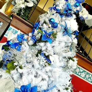 Beautifully decorated for Christmas!