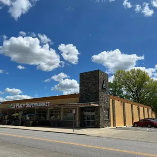 La Plaza Supermarket, Spring 2022