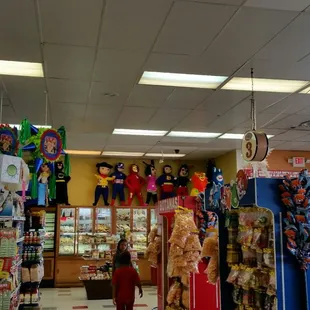 Piñatas and pan dulce